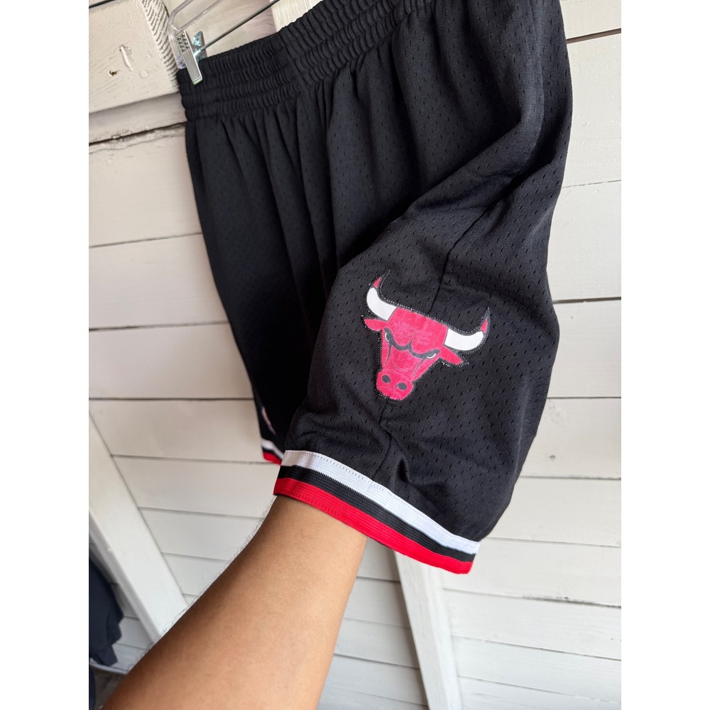 Mitchell & Ness Chicago Bulls 1997-98 Hardwood Classics Swingman Shorts Mens L - Picture 3 of 6
